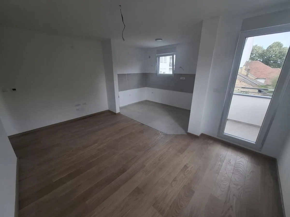 Prodaja, dvosoban stan, 42m², Salajka, Novi Sad Sve Podlokacije