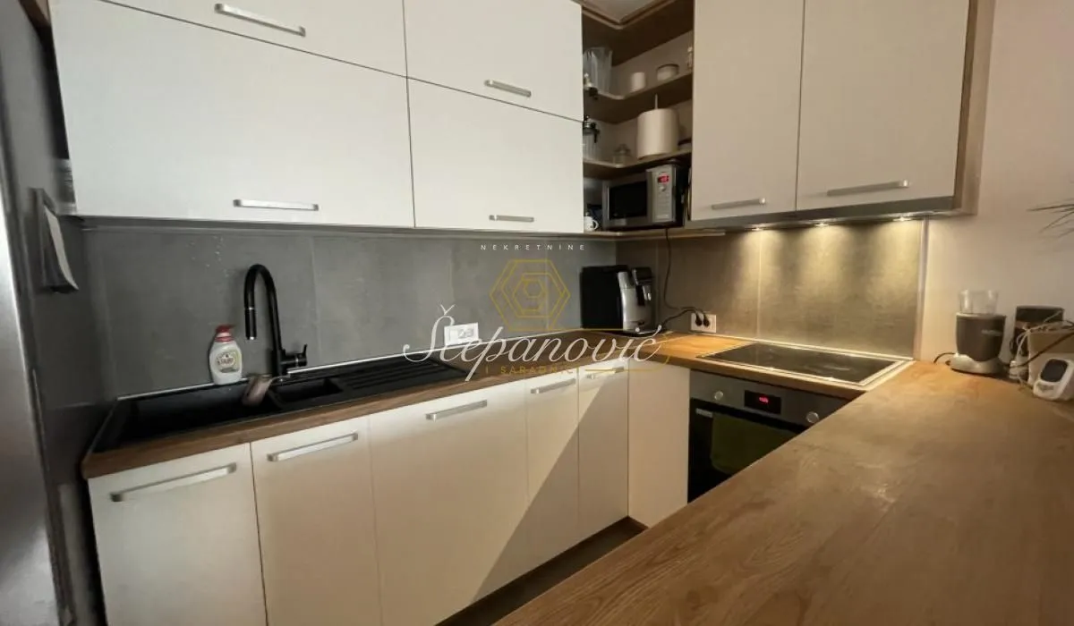 Prodaja, četvorosoban stan, 111m², Bulevar Evrope, Novi Sad Sve Podlokacije