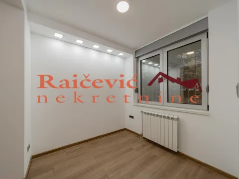 Sale, two bedroom apartment, 70m², Filmski Grad, Beograd - image 12