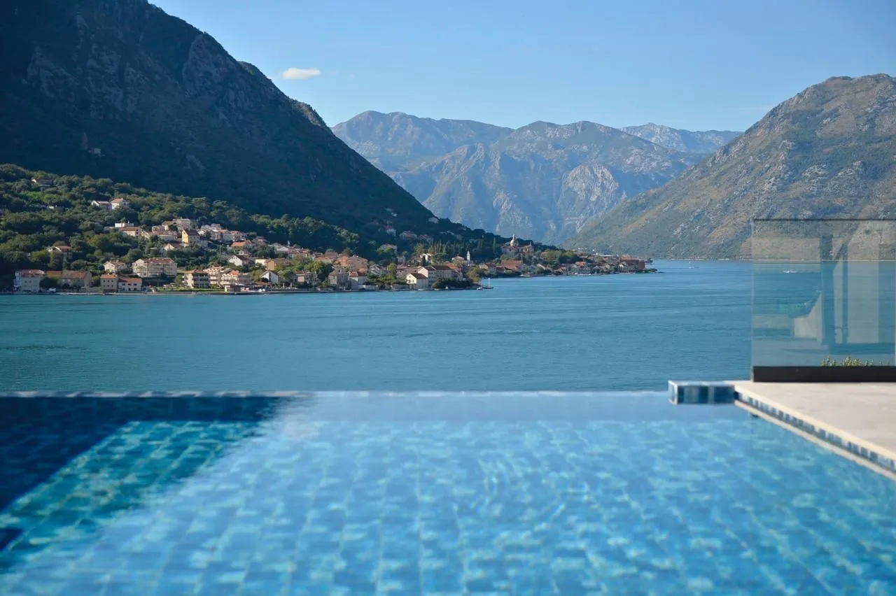 Prodaja, trosoban stan, 85m², Dobrota, Kotor