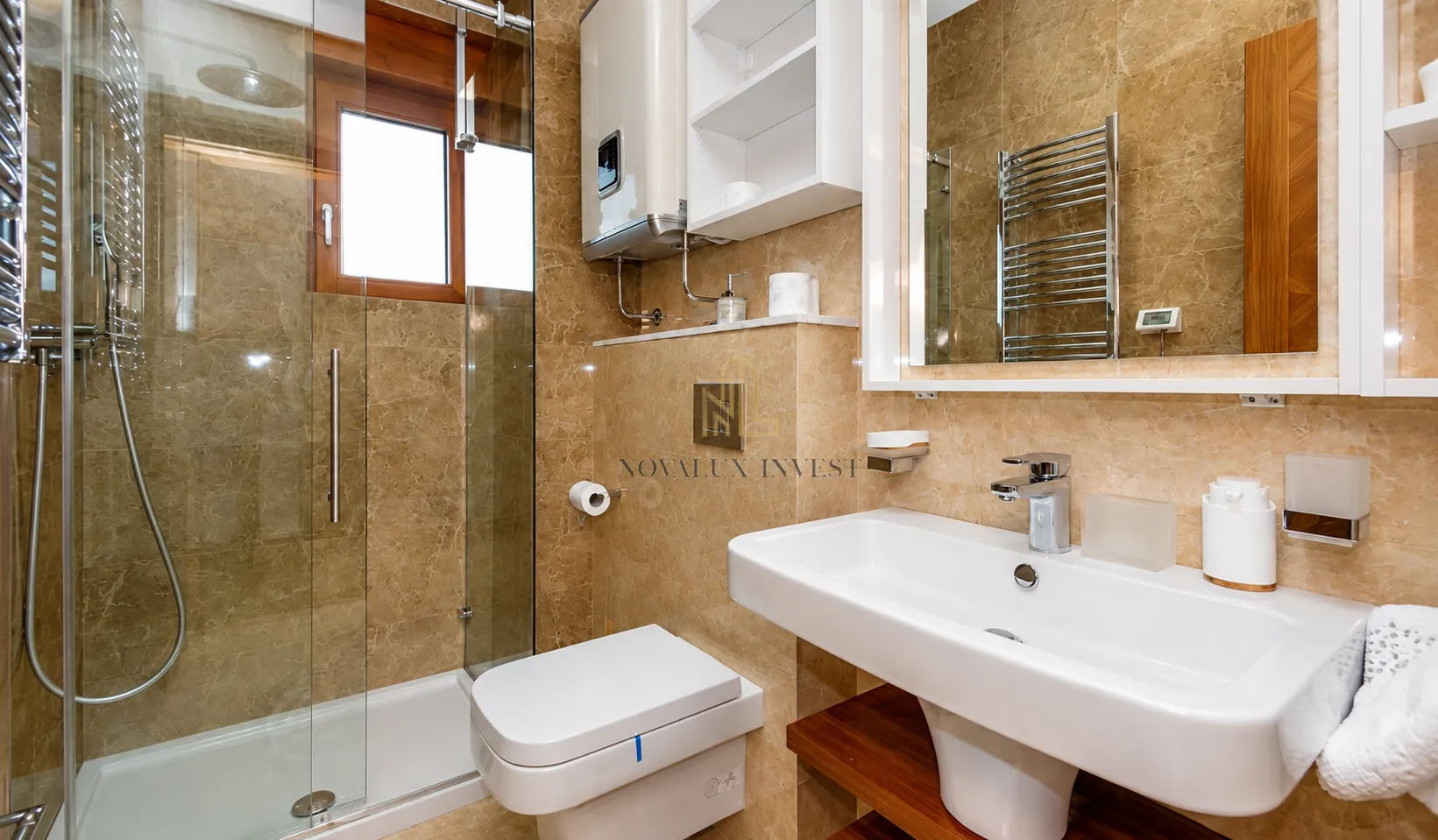 Izdavanje, četvorosoban stan, 140m², Centar, Podgorica