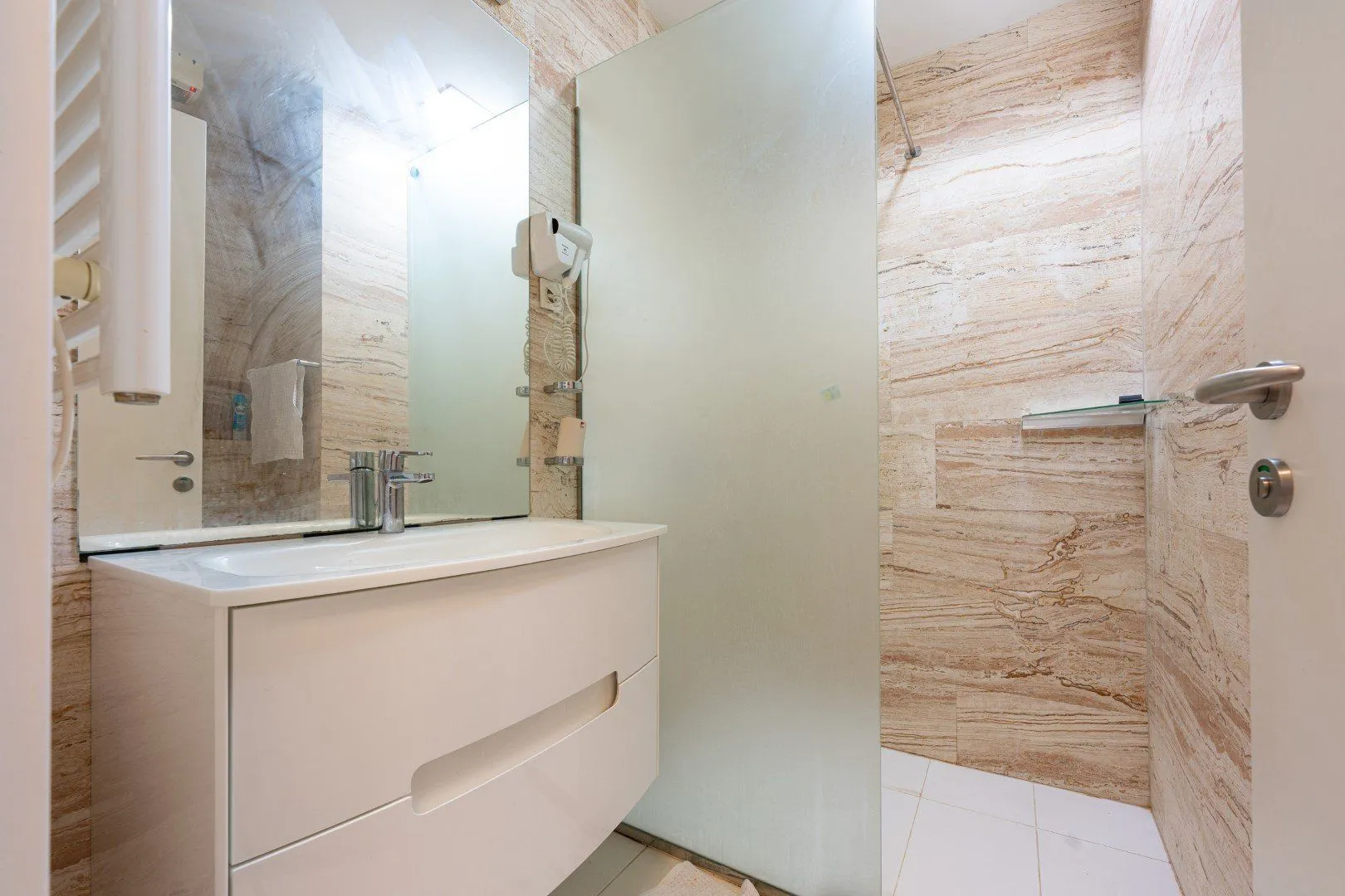 Prodaja, dvosoban stan, 89m², Tre Canne, Budva