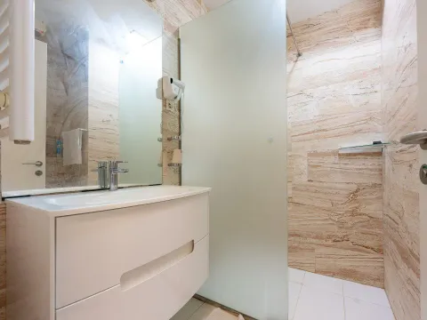 Sale, two bedroom apartment, 89m², Tre Canne, Budva - image 13