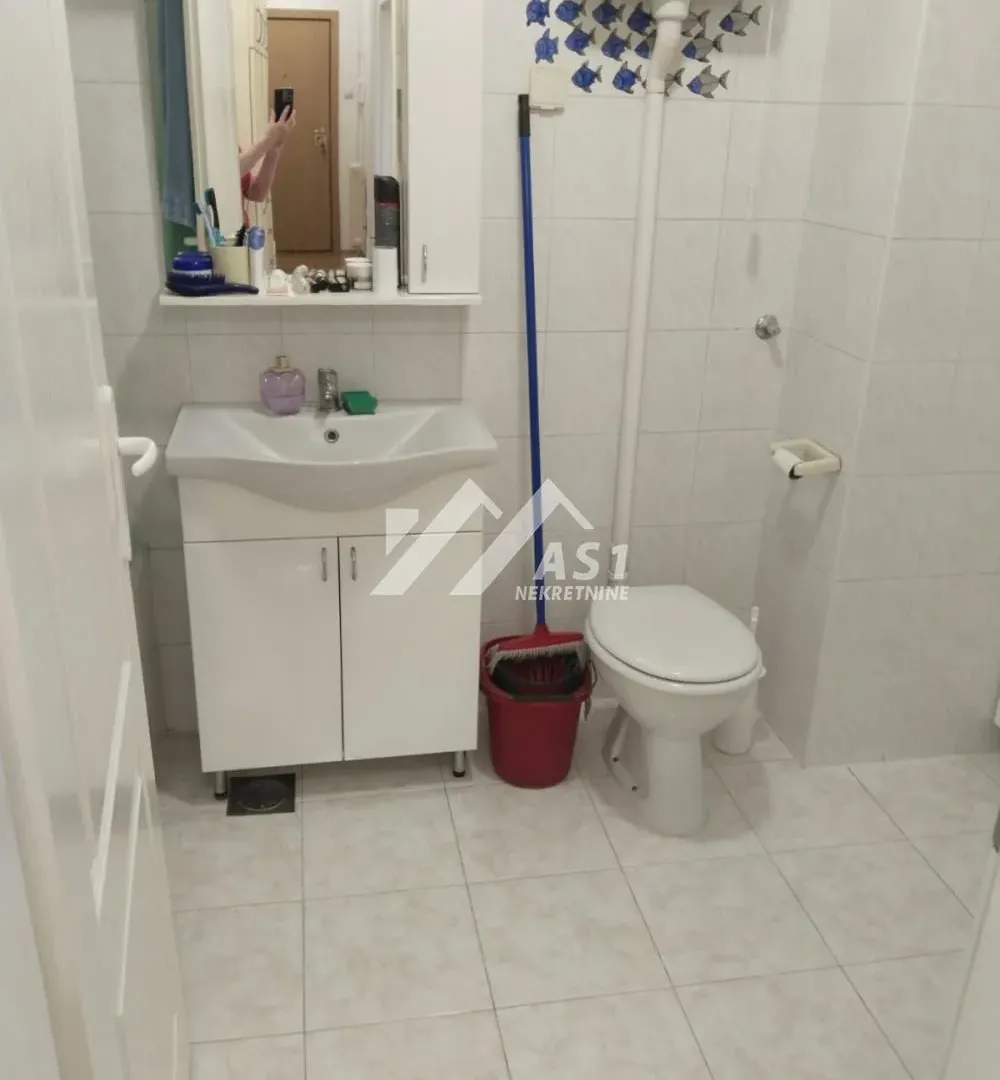 Izdavanje, trosoban stan, 100m², Spens, Novi Sad Sve Podlokacije