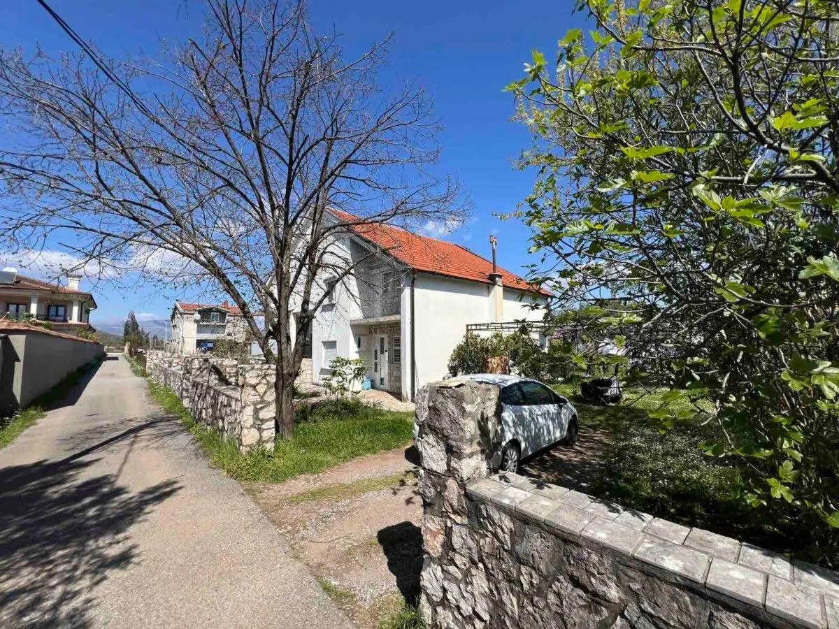 Prodaja, kuća, 375m², Donja Gorica, Podgorica
