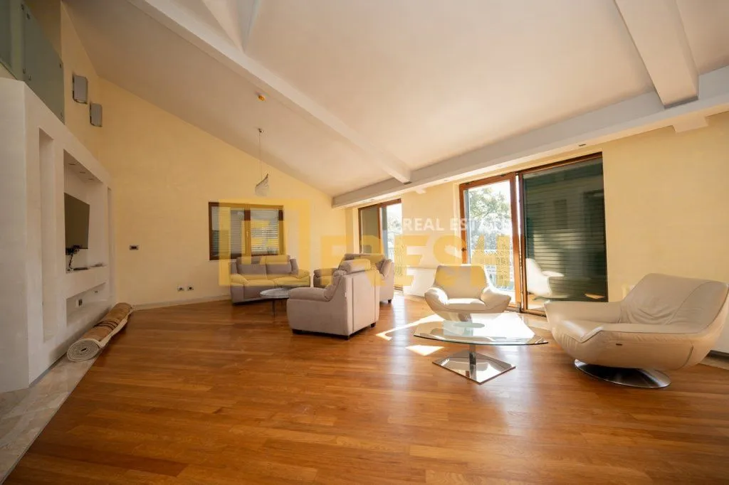 Rent, house, 380m², Mareza, Podgorica