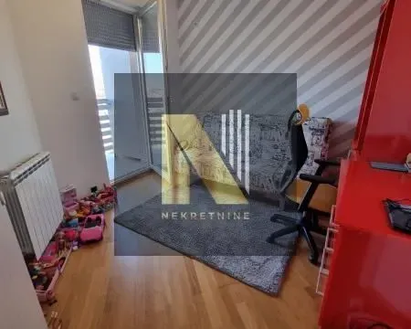 Izdavanje, četvorosoban stan, 98m², Centar, Novi Sad - image 6