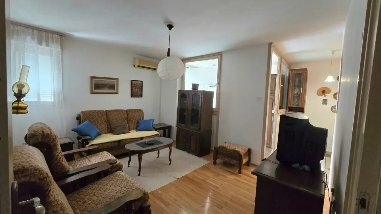 Izdavanje, jednosoban stan, 60m², Blok 5, Podgorica