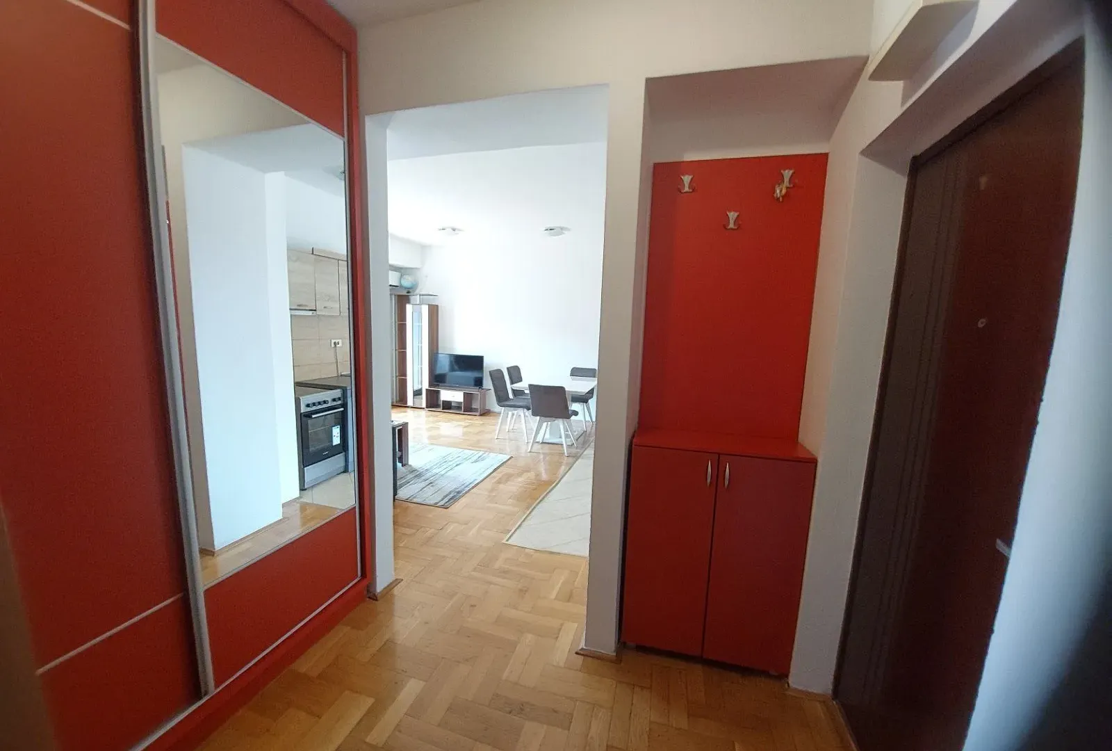 Izdavanje, dvosoban stan, 62m², Blok 9, Podgorica