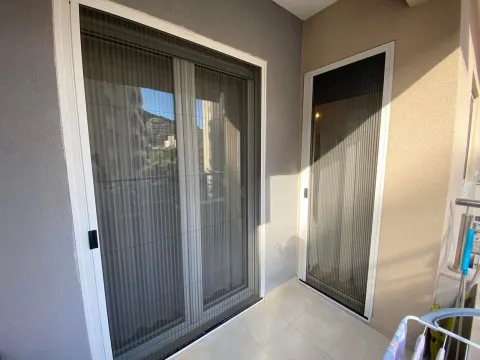 Balcony with built-in insect screens on the doors. - image 6