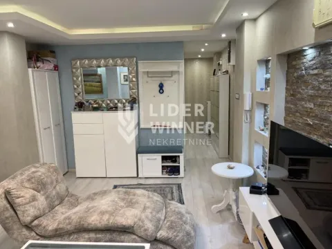 Rent, four bedroom apartment, 85m², Senjak, Beograd - image 9