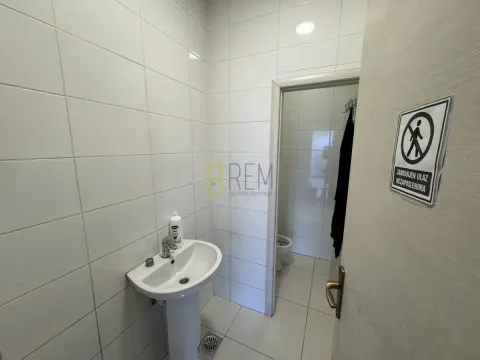 Izdavanje, poslovni prostor, 226m², Preko Morače, Podgorica - image 6