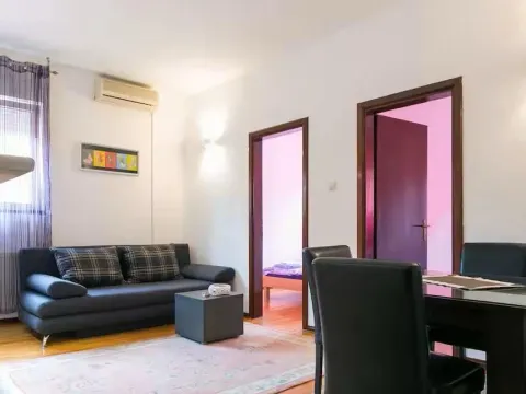 Izdavanje, dvosoban stan, 46m², Đeram Pijaca, Beograd - image 1