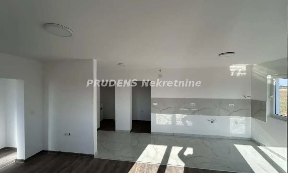 Prodaja, trosoban stan, 63m², Surčin, Beograd