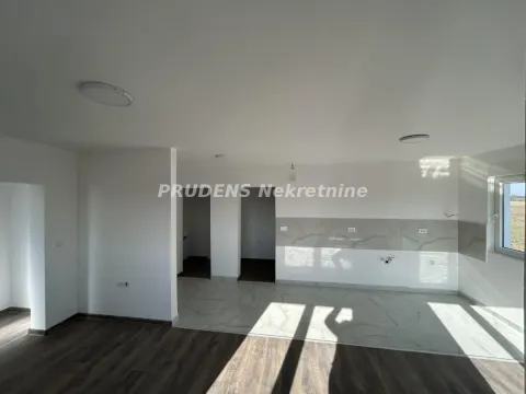 Prodaja, trosoban stan, 63m², Surčin, Beograd - image 1