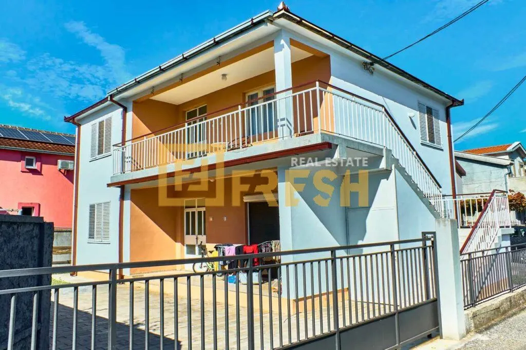 Sale, house, 180m², Tološi, Podgorica
