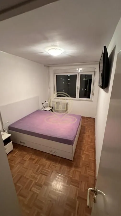 Izdavanje, četvorosoban stan, 100m², Savski Venac, Beograd