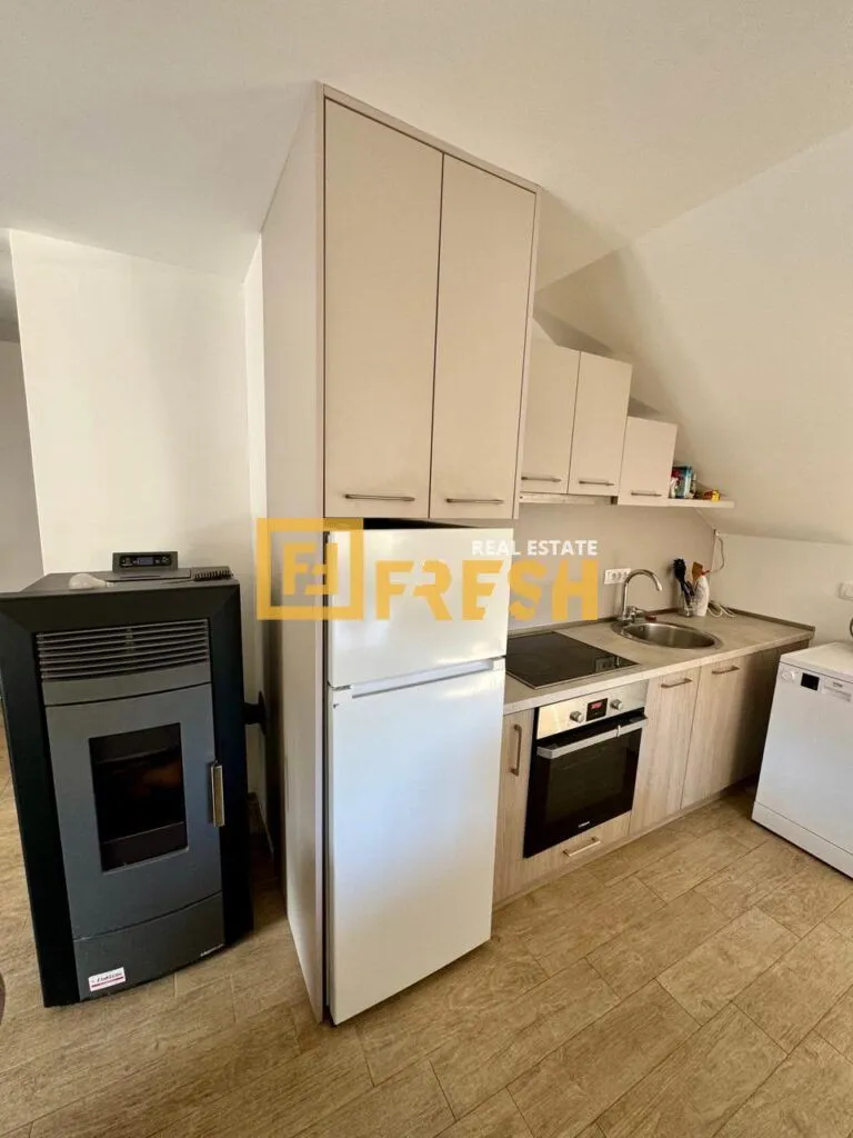 Izdavanje, dvosoban stan, 79m², Cetinje, Crna Gora