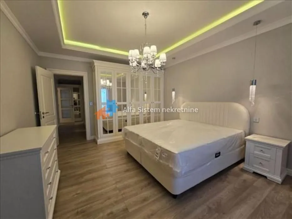 Izdavanje, stan, 215m², Savski Venac, Beograd