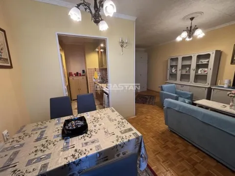 Living room with dining area and view of the kitchen. - image 8