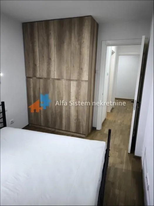 Izdavanje, trosoban stan, 60m², Južni Bulevar, Vračar Sve Podlokacije