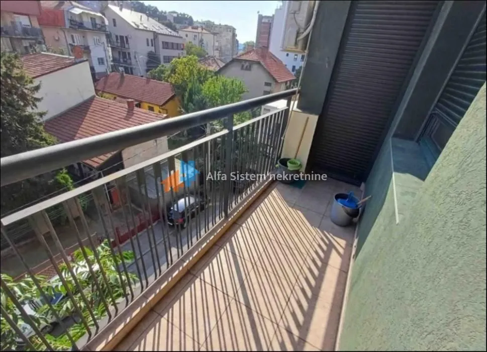 Izdavanje, trosoban stan, 80m², Južni Bulevar, Vračar Sve Podlokacije
