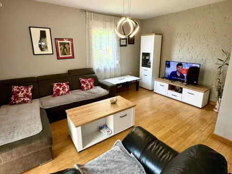 Prodaja, kuća, 150m², Centar, Cetinje - image 2