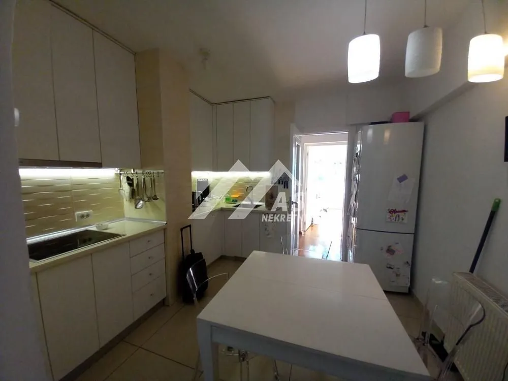 Izdavanje, trosoban stan, 85m², Centar, Novi Sad