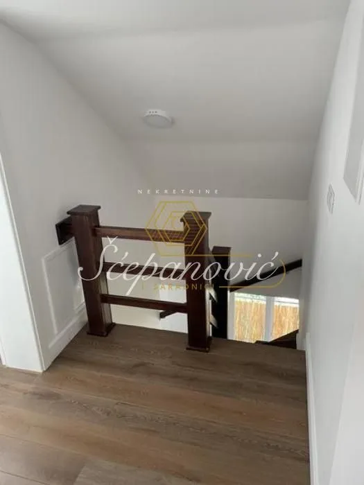 Prodaja, četvorosoban stan, 78m², Centar, Novi Sad