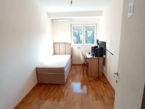 Izdavanje, trosoban stan, 70m², Podgorica, Crna Gora - image 3