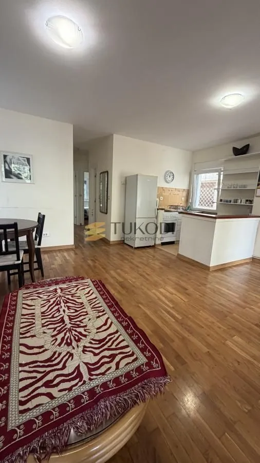 Living room with a dining area and an open layout towards the kitchen.
