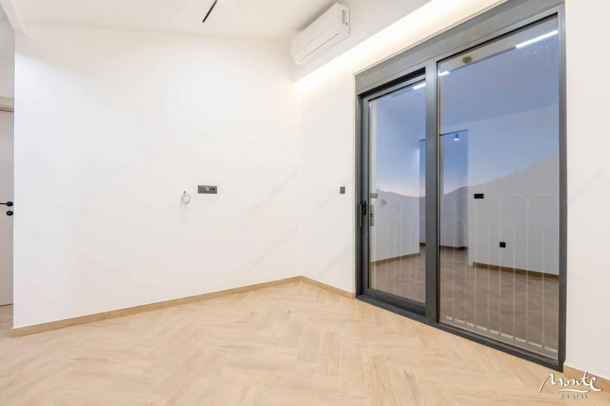 Sale, house, 240m², Kamenovo, Budva