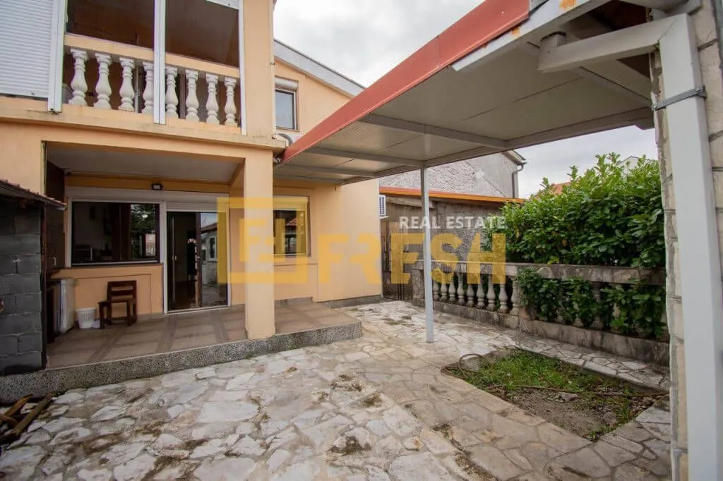 Rent, house, 200m², Konik, Podgorica