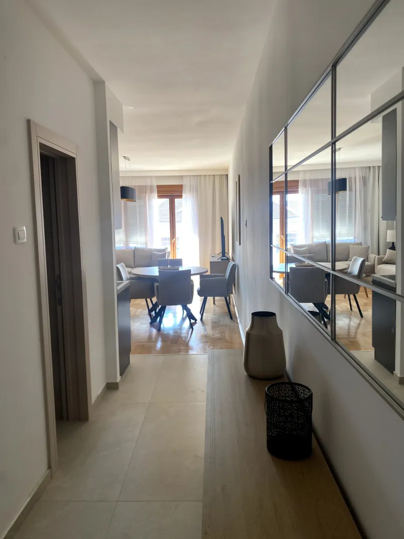 Izdavanje, jednosoban stan, 64m², Centar, Tivat