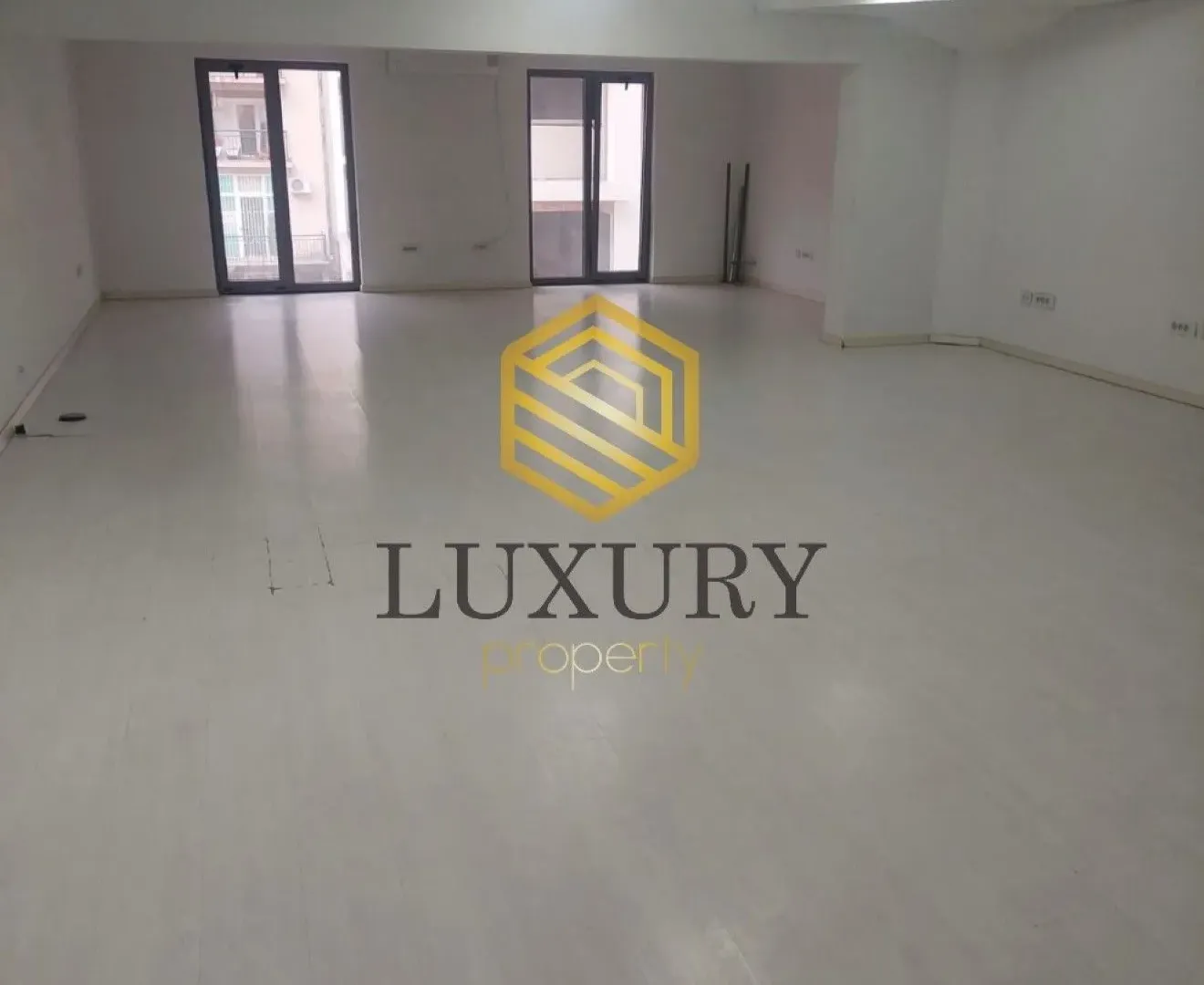 Izdavanje, poslovni prostor, 172m², 1 maj, Podgorica