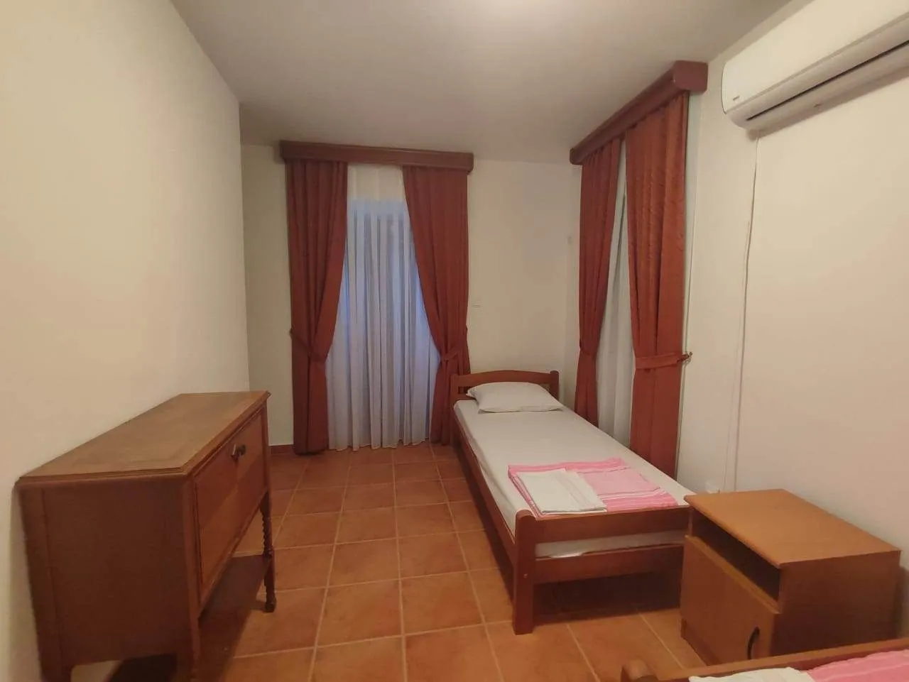 Izdavanje, kuća, 120m², Pržno, Budva