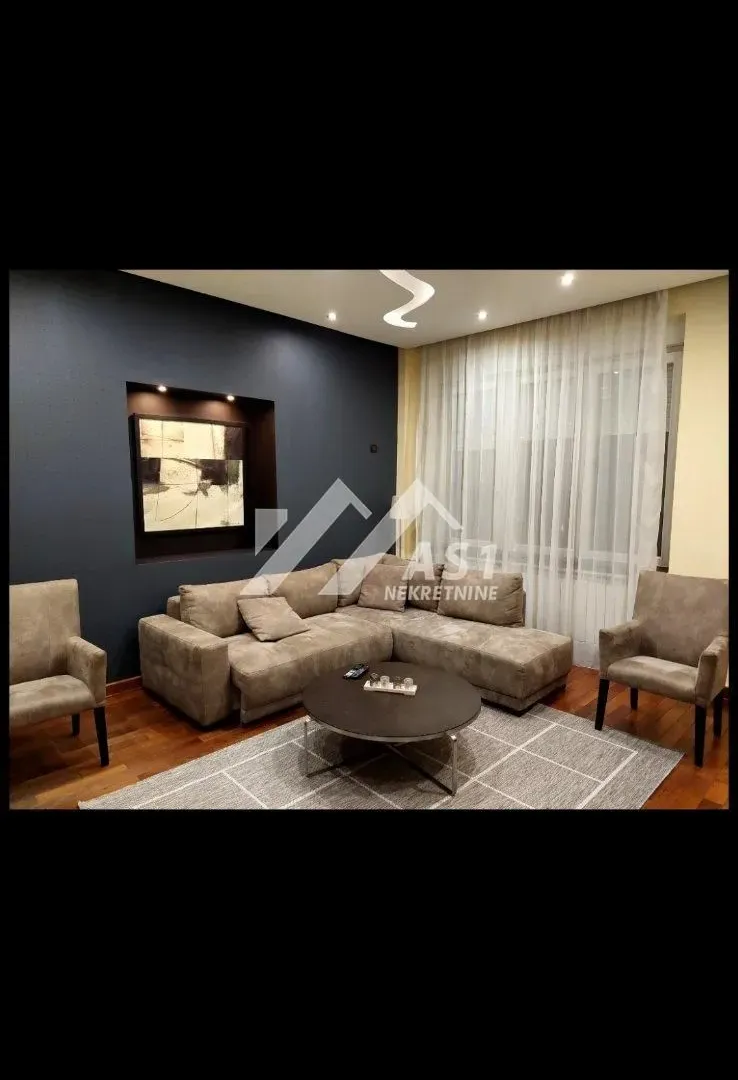 Izdavanje, trosoban stan, 91m², Centar, Novi Sad