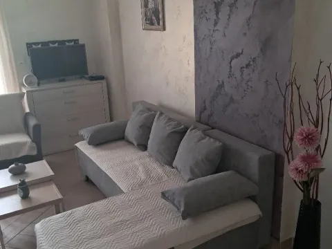 Rent, one bedroom apartment, 40m², Babin Do, Budva - image 2