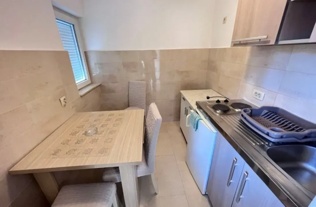 Izdavanje, jednosoban stan, 45m², Centar, Budva