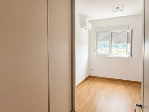 Izdavanje, dvosoban stan, 65m², Stari Aerodrom, Podgorica - image 6