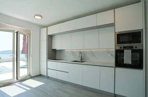 Rent, two bedroom apartment, 75m², Bečići, Budva - image 3