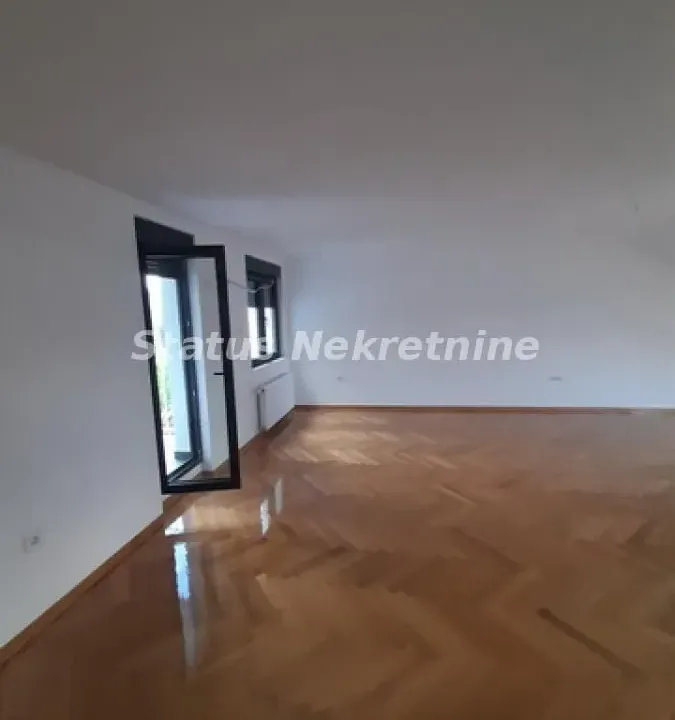 Prodaja, četvorosoban stan, 126m², Centar, Novi Sad