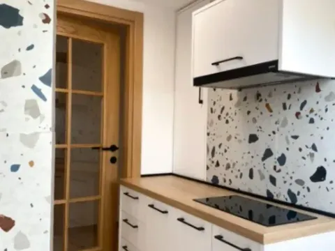 Izdavanje, dvosoban stan, 80m², Centar, Podgorica - image 3