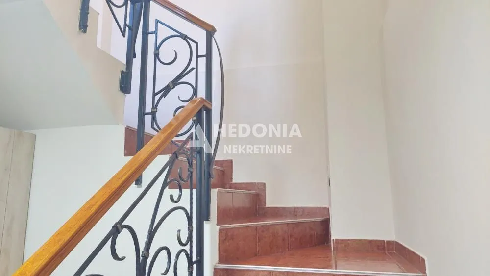 Prodaja, četvorosoban stan, 98m², Zemun Sve Podlokacije, Beograd