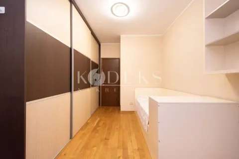 Smaller bedroom with a large built-in wardrobe and a bed. - image 9