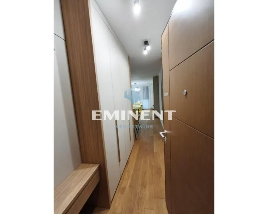 Izdavanje, trosoban stan, 65m², Čubura, Beograd
