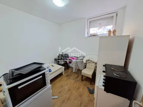 Prodaja, četvorosoban stan, 70m², Centar, Smederevo - image 5
