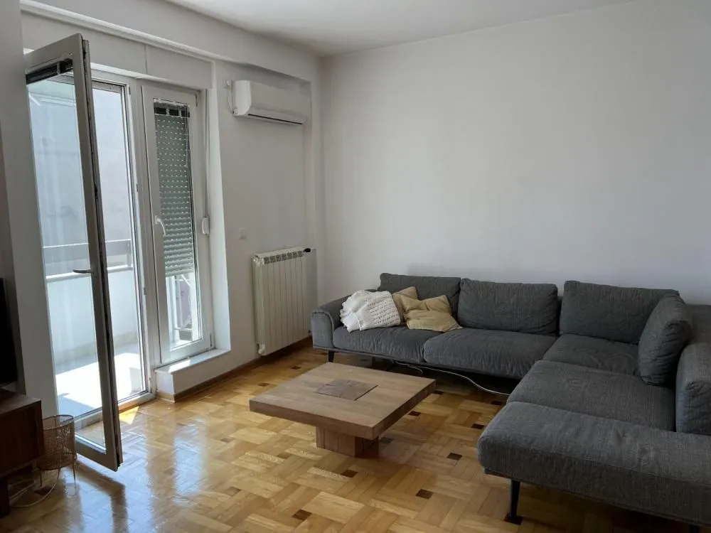 Izdavanje, četvorosoban stan, 135m², Vračar Hram, Vračar Sve Podlokacije