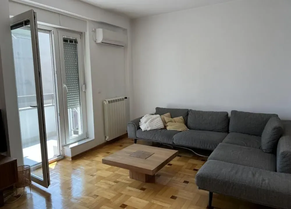 Izdavanje, četvorosoban stan, 135m², Vračar Hram, Vračar Sve Podlokacije