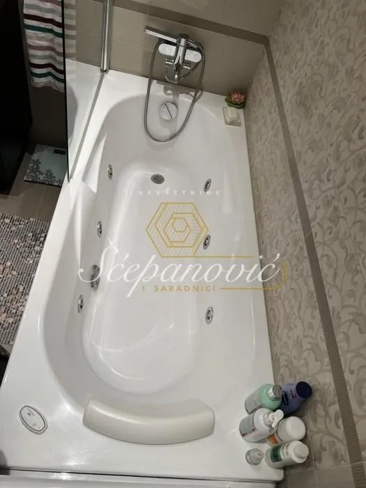 Prodaja, trosoban stan, 67m², Centar, Novi Sad
